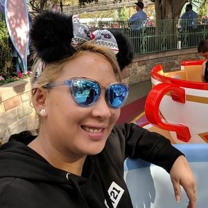 Meet your Posher, Janet